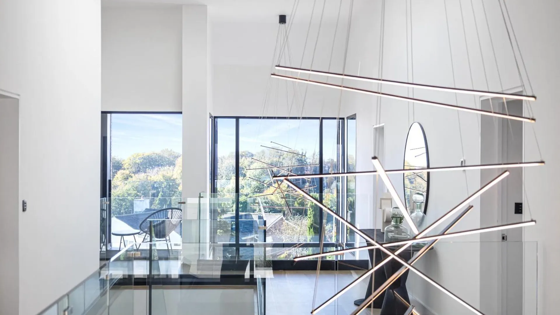 Luxe Retreat 5-Bedroom Designer Home Pool & Cinema Brighton Villa
