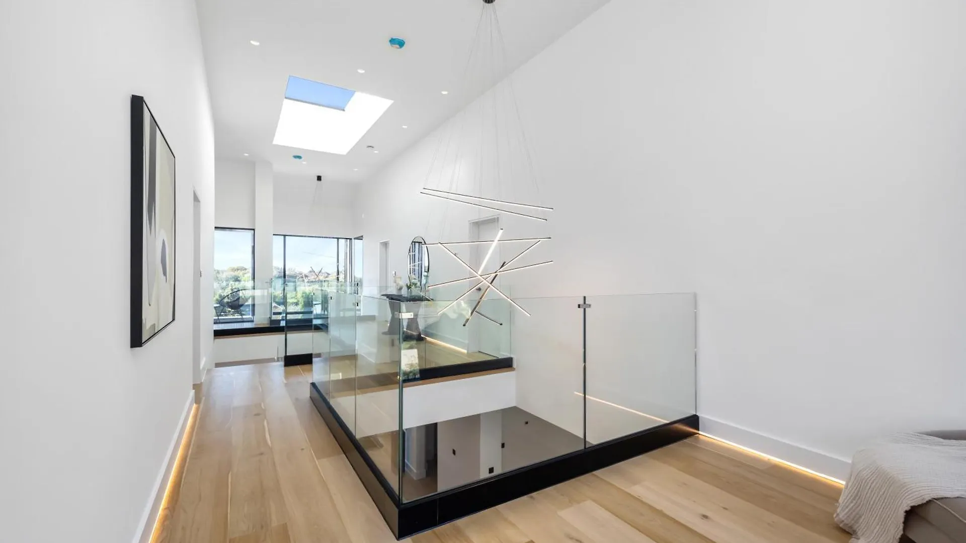 Luxe Retreat 5-Bedroom Designer Home Pool & Cinema Brighton Villa