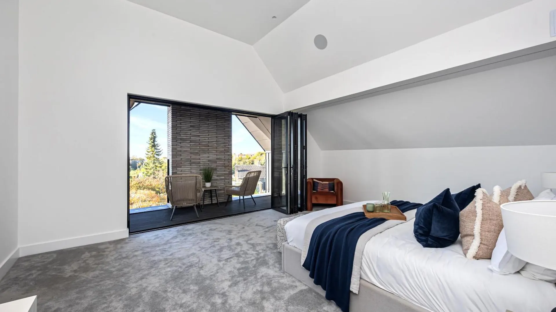 Luxe Retreat 5-Bedroom Designer Home Pool & Cinema Brighton