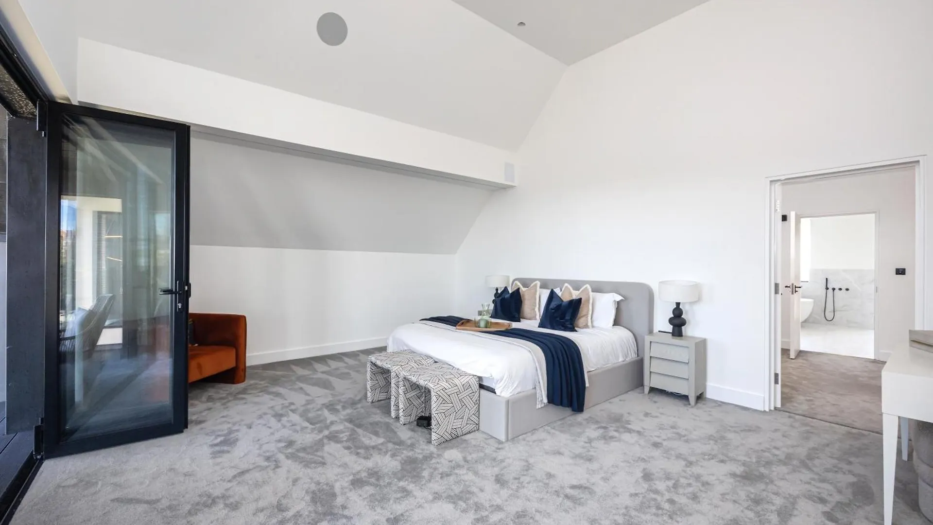 Luxe Retreat 5-Bedroom Designer Home Pool & Cinema Brighton United Kingdom