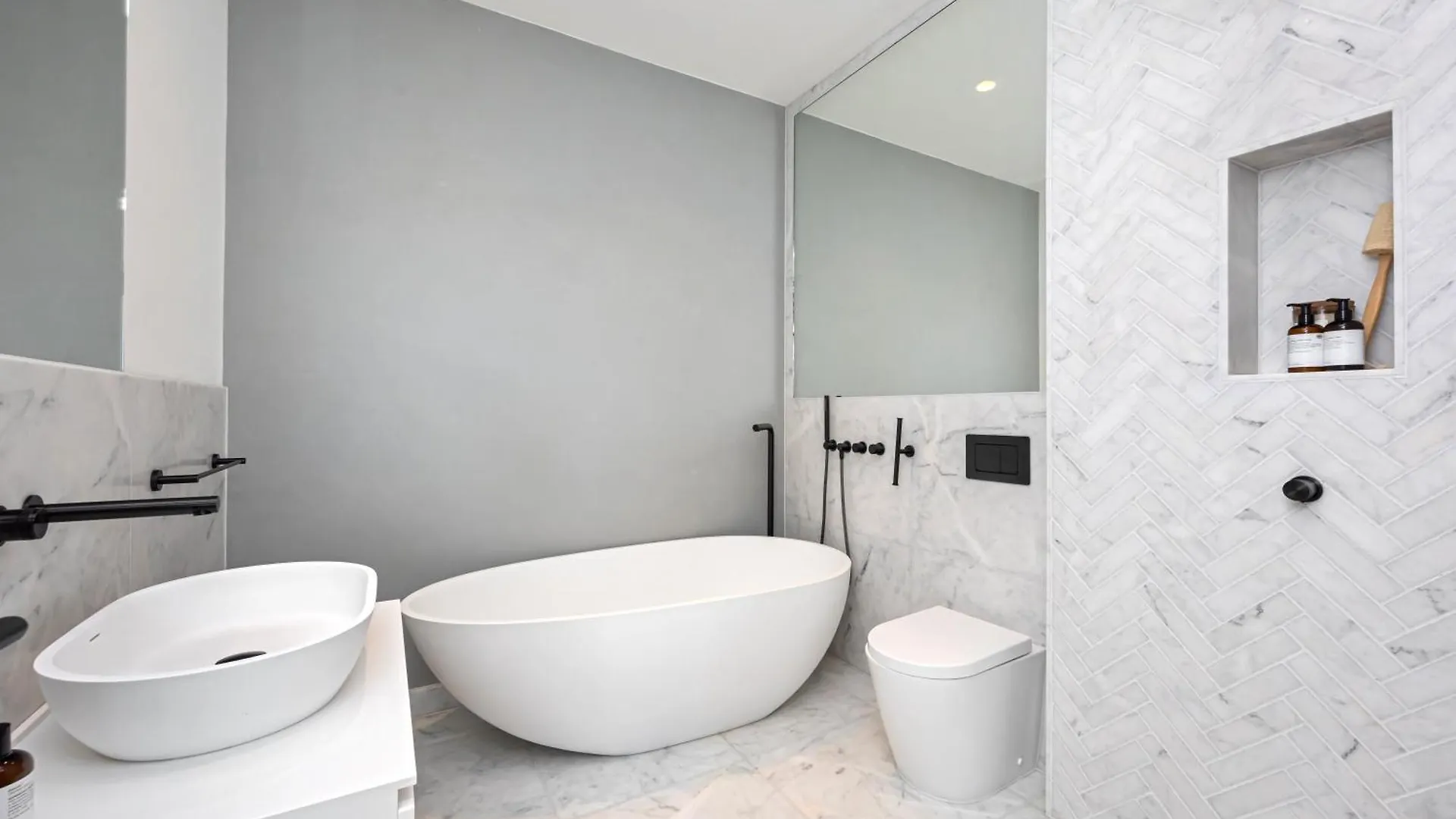 Villa Luxe Retreat 5-Bedroom Designer Home Pool & Cinema Brighton United Kingdom