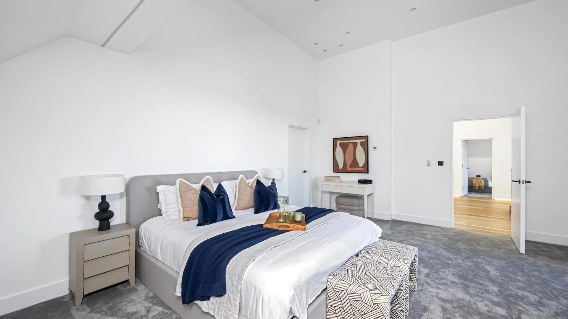 Luxe Retreat 5-Bedroom Designer Home Pool & Cinema Brighton Villa
